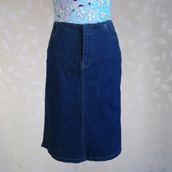 Vintage Y2K DKNY Embellished Logo Side Slits Stretch Denim Skirt Dark Wash - Picture 2 of 16